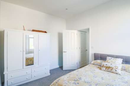 Bristol Road Lower, Modern Hillside Apartment, Image 13