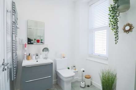 Bristol Road Lower, Modern Hillside Apartment, Image 14