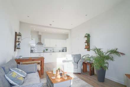 Bristol Road Lower, Modern Hillside Apartment, Image 6