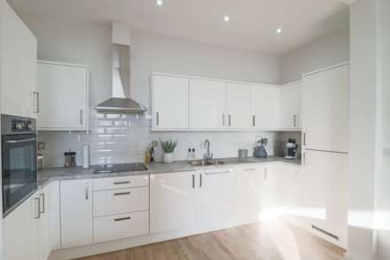 Bristol Road Lower, Modern Hillside Apartment, Image 8