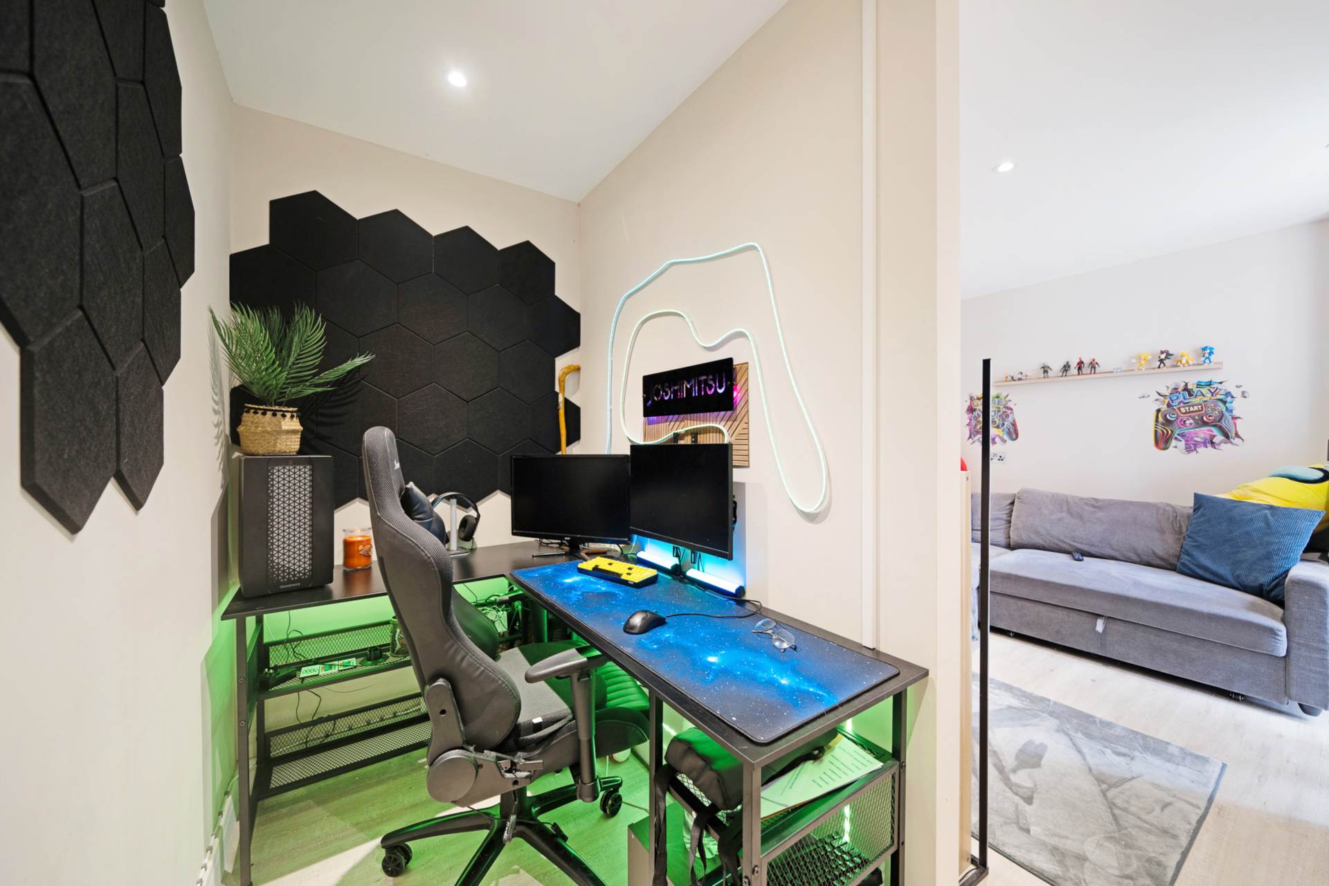 Lincoln Lane, Haywood Village - Stunningly Presented Home, Image 12