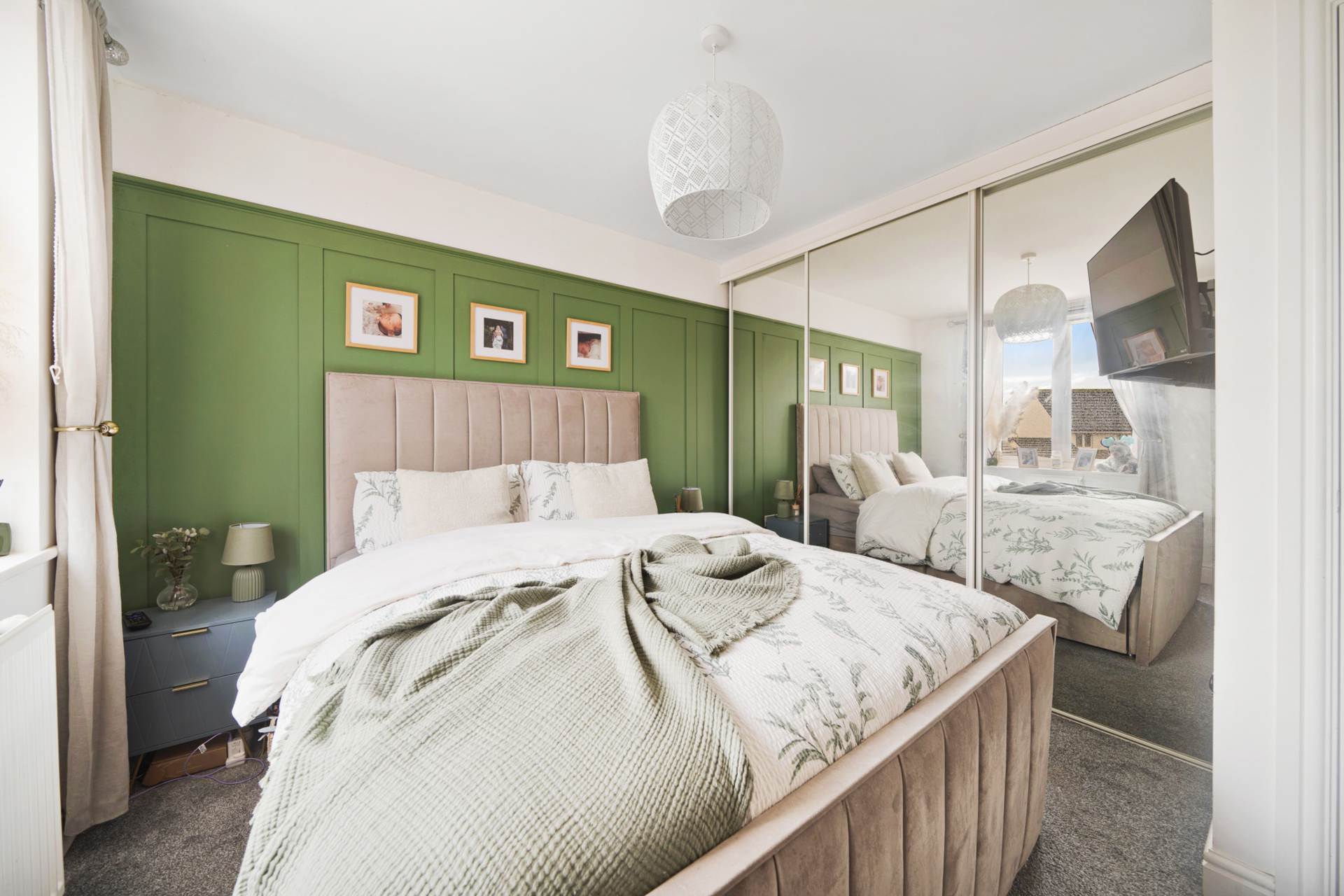 Lincoln Lane, Haywood Village - Stunningly Presented Home, Image 13