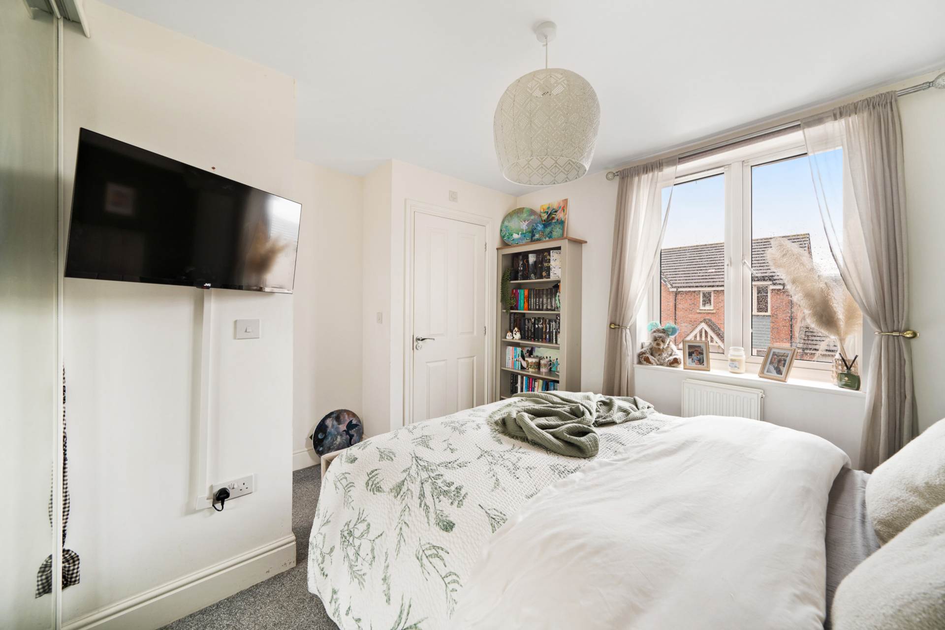 Lincoln Lane, Haywood Village - Stunningly Presented Home, Image 14