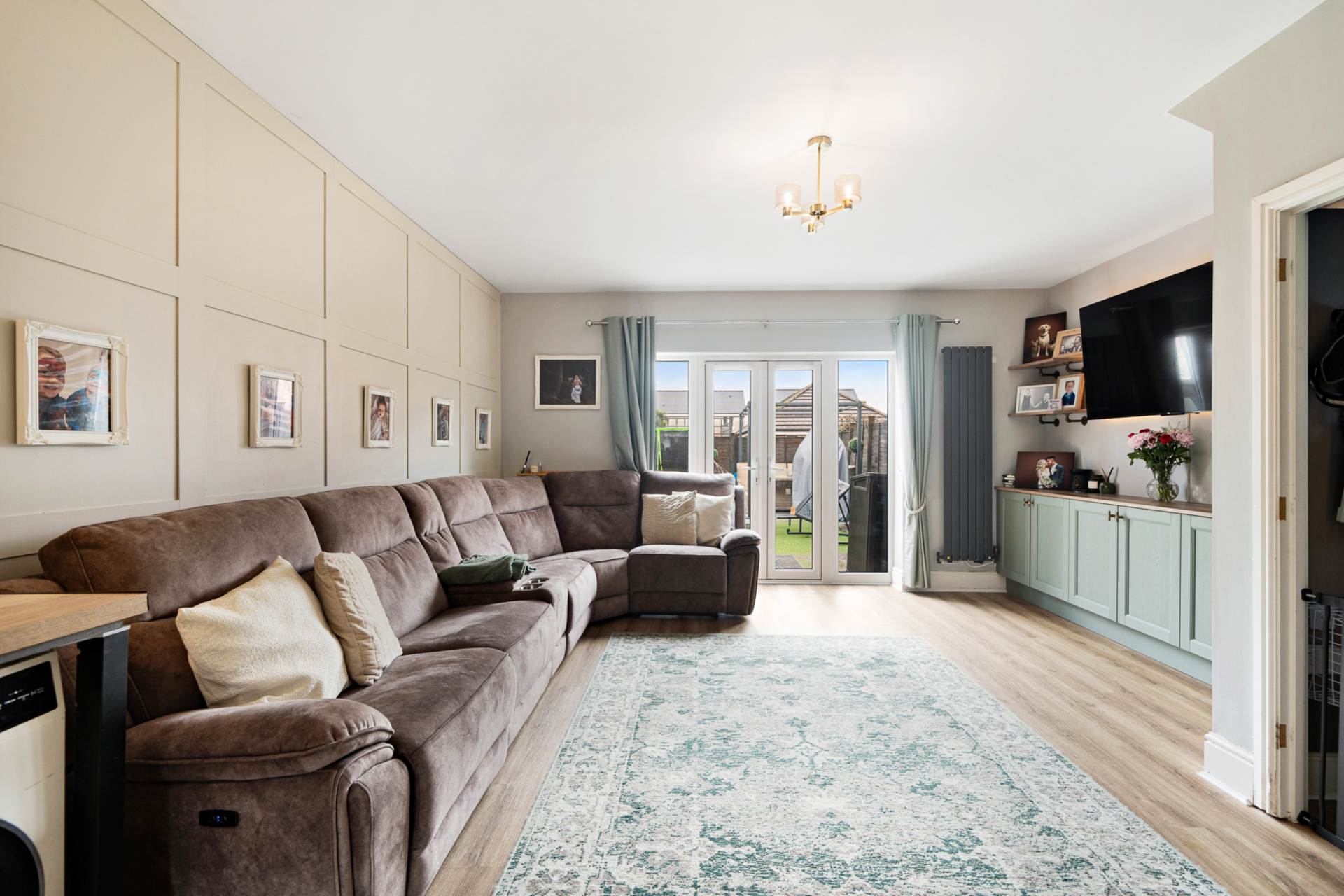 Lincoln Lane, Haywood Village - Stunningly Presented Home, Image 2