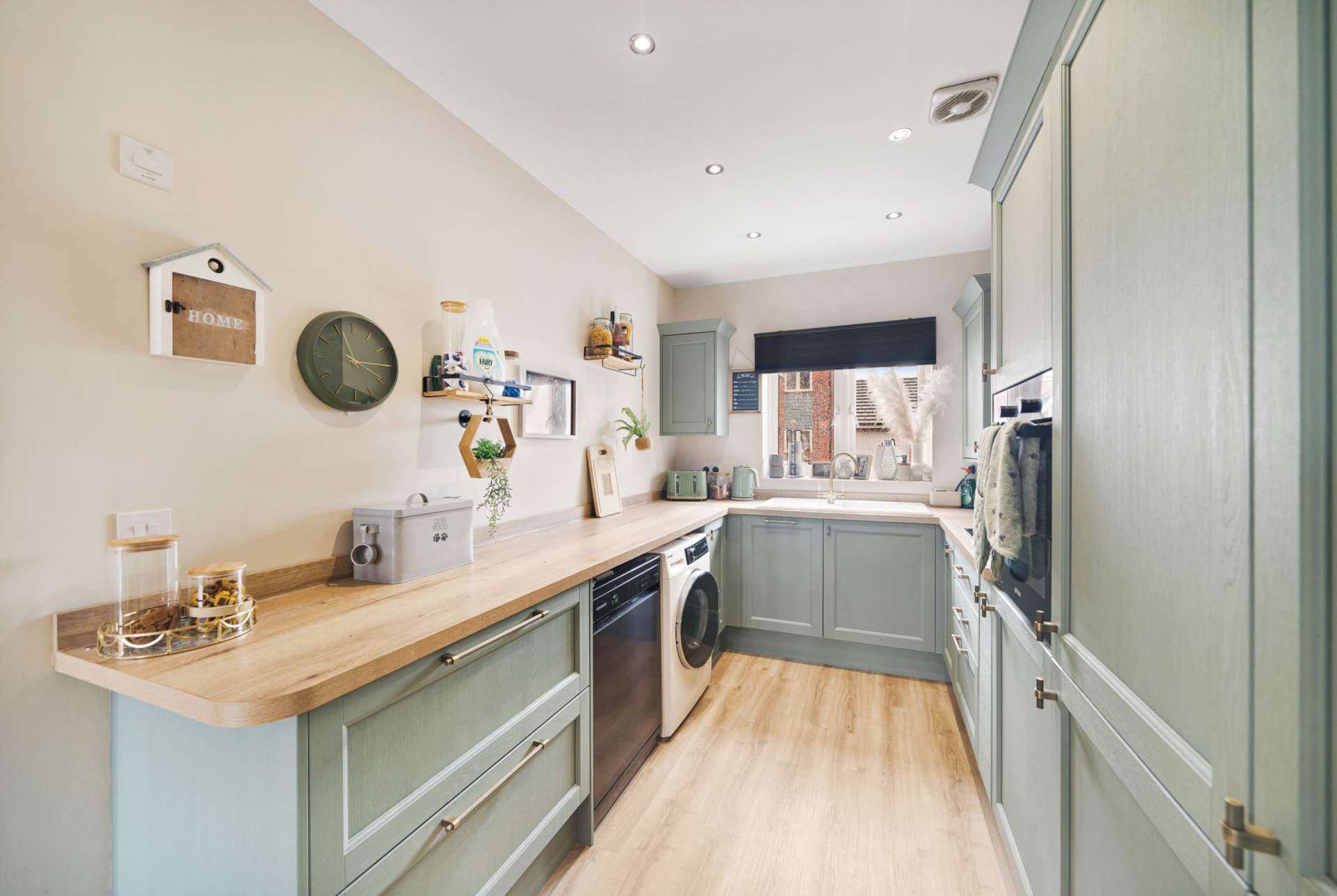 Lincoln Lane, Haywood Village - Stunningly Presented Home, Image 6