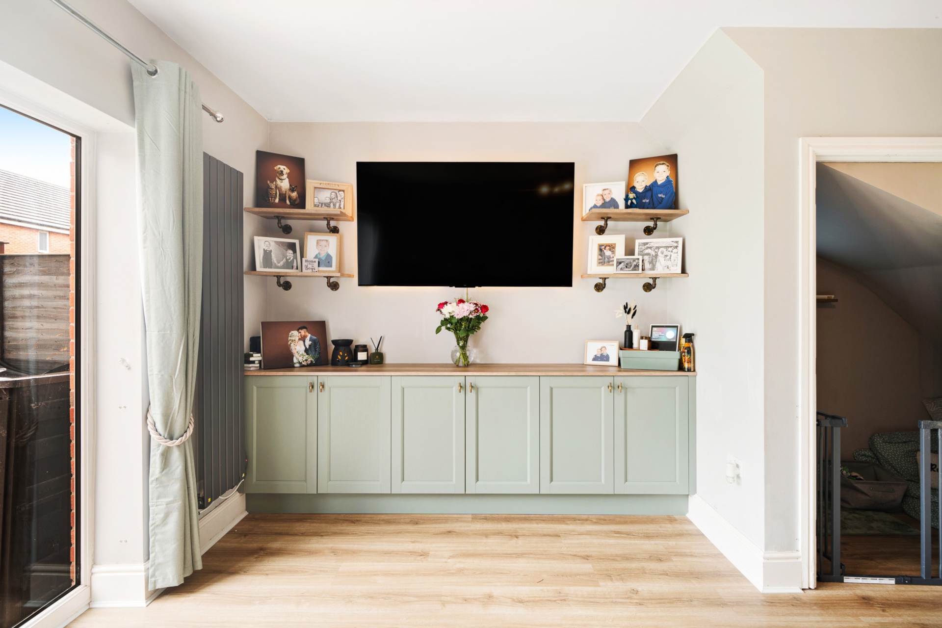 Lincoln Lane, Haywood Village - Stunningly Presented Home, Image 7