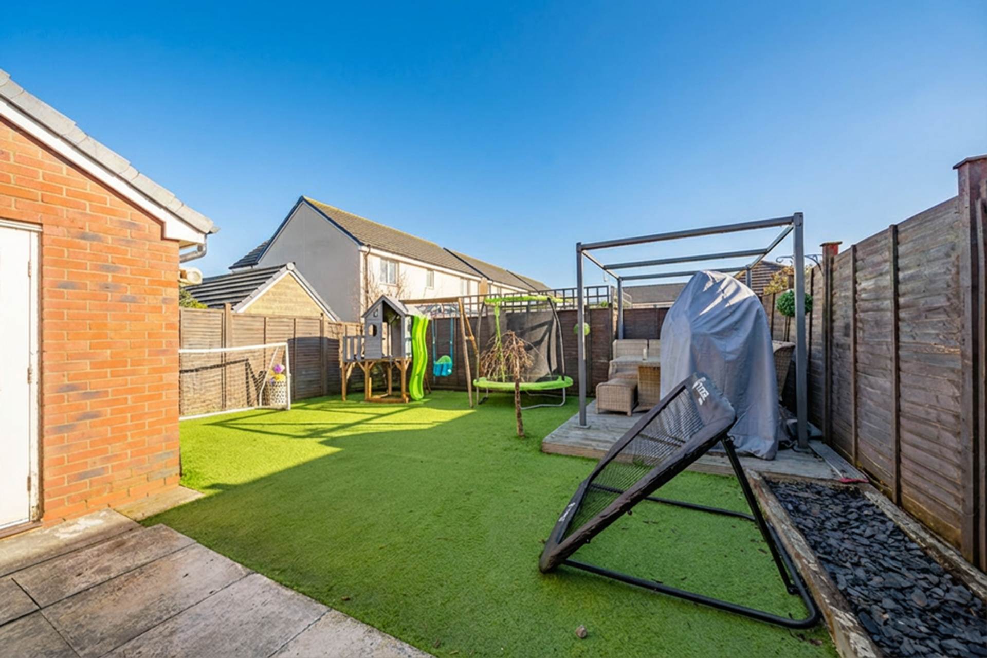 Lincoln Lane, Haywood Village - Stunningly Presented Home, Image 9