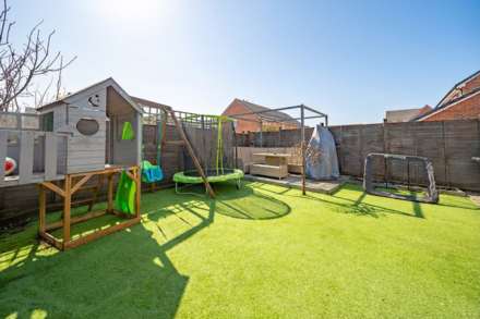 Lincoln Lane, Haywood Village - Stunningly Presented Home, Image 10