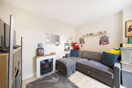 Lincoln Lane, Haywood Village - Stunningly Presented Home, Image 11