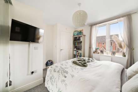 Lincoln Lane, Haywood Village - Stunningly Presented Home, Image 14