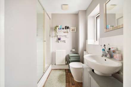 Lincoln Lane, Haywood Village - Stunningly Presented Home, Image 15