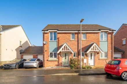 Lincoln Lane, Haywood Village - Stunningly Presented Home, Image 22