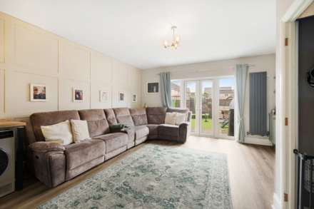 Lincoln Lane, Haywood Village - Stunningly Presented Home, Image 3