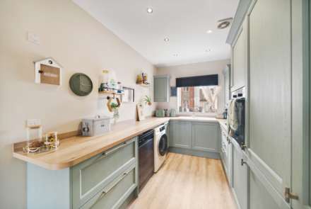 Lincoln Lane, Haywood Village - Stunningly Presented Home, Image 6