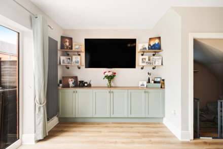 Lincoln Lane, Haywood Village - Stunningly Presented Home, Image 7