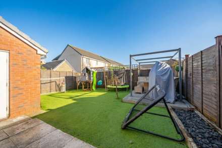 Lincoln Lane, Haywood Village - Stunningly Presented Home, Image 9