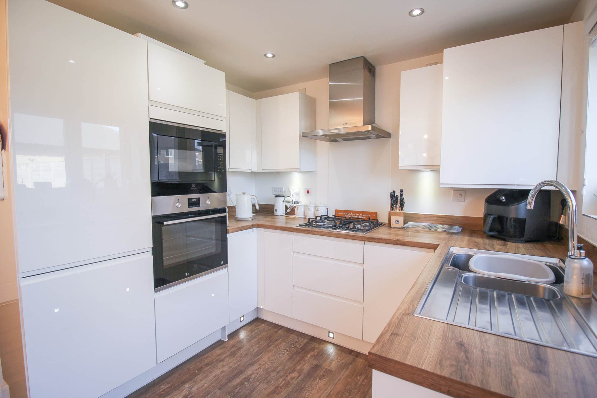 Cowleaze Path, Mead Fields**Immaculately Presented**Garage & Parking**, Image 2
