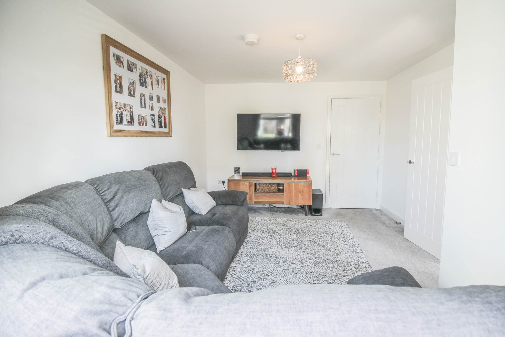 Cowleaze Path, Mead Fields**Immaculately Presented**Garage & Parking**, Image 6
