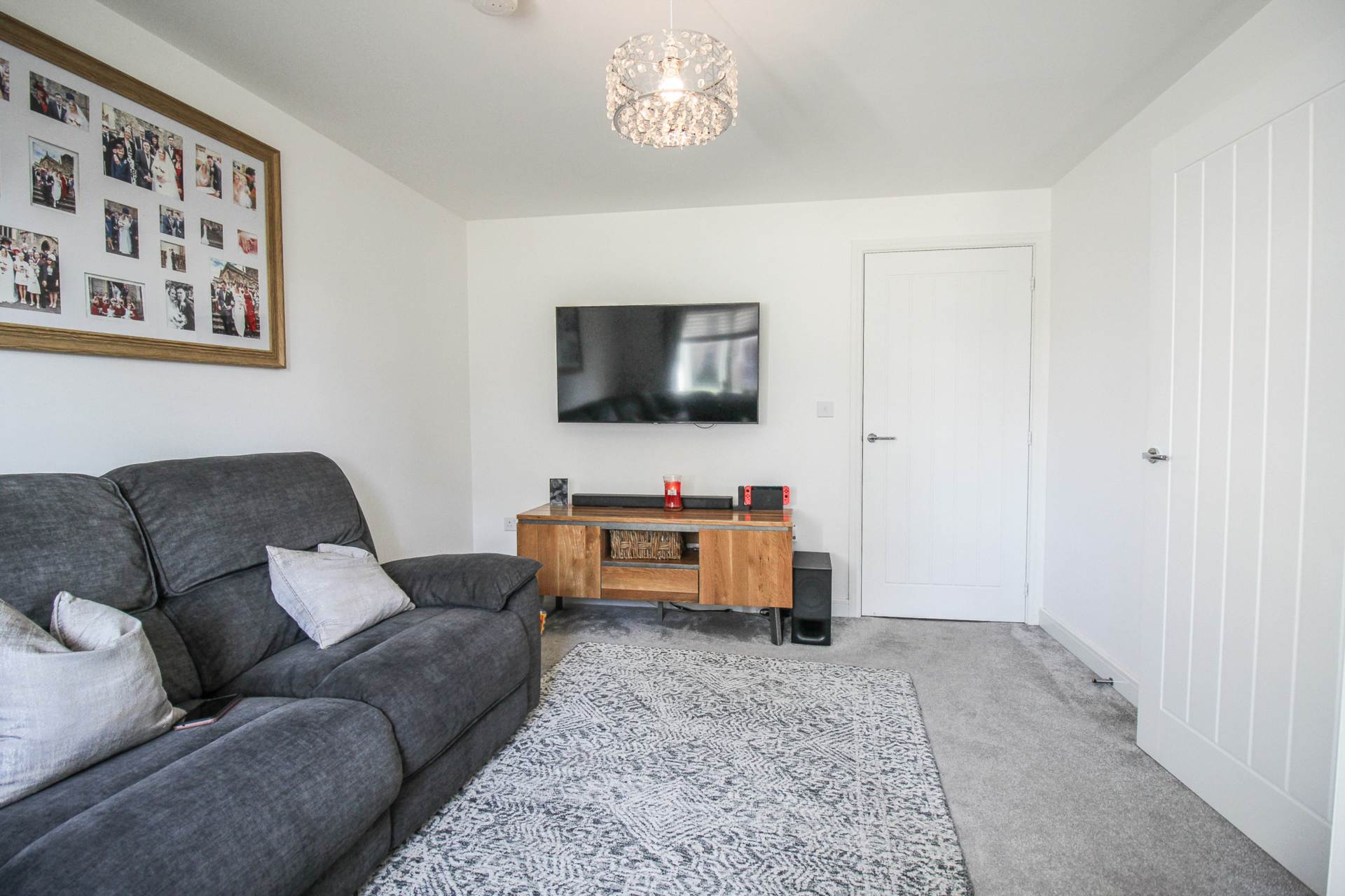 Cowleaze Path, Mead Fields**Immaculately Presented**Garage & Parking**, Image 8