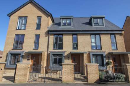 Cowleaze Path, Mead Fields**Immaculately Presented**Garage & Parking**, Image 1