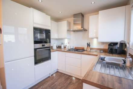 Cowleaze Path, Mead Fields**Immaculately Presented**Garage & Parking**, Image 2