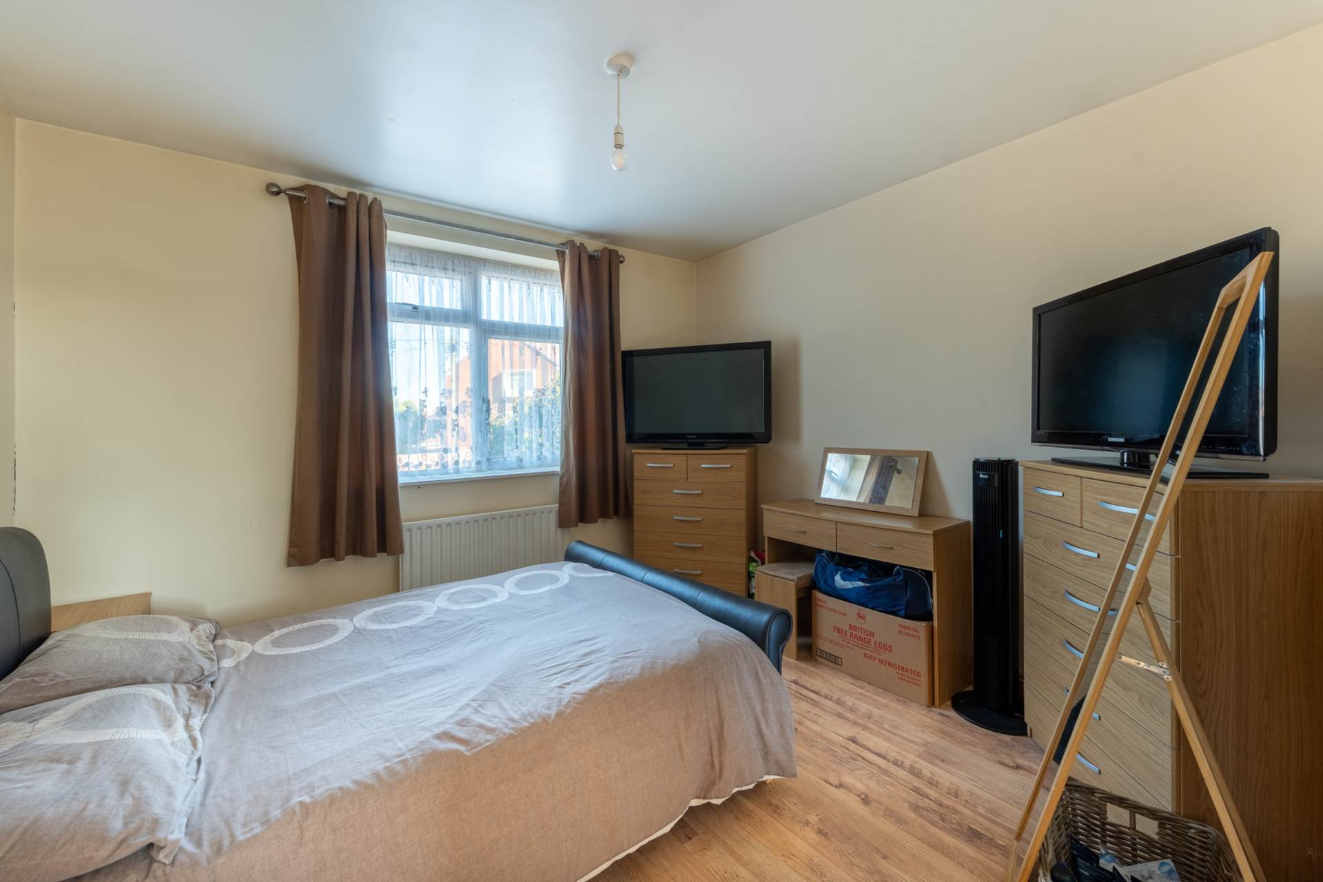 Birchwood Ave, Milton - Extended Family Home, Image 12