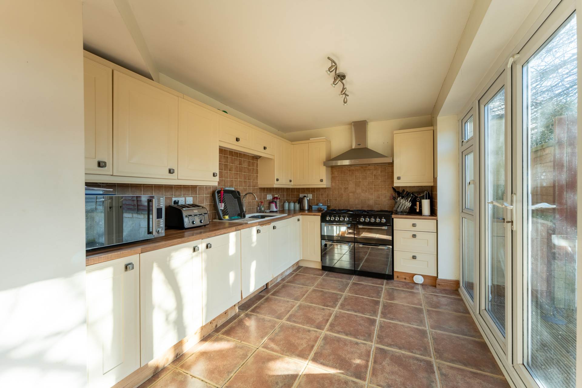 Birchwood Ave, Milton - Extended Family Home, Image 5
