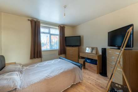 Birchwood Ave, Milton - Extended Family Home, Image 12