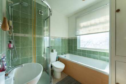 Birchwood Ave, Milton - Extended Family Home, Image 16