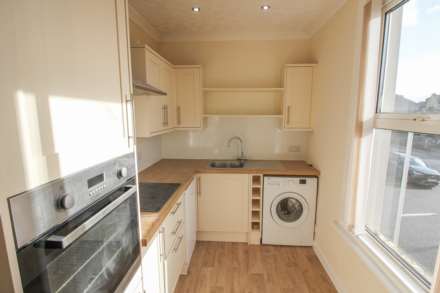 Ashcombe Park Road**Refurbished**Maisonette**Super Location**, Image 3