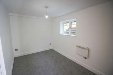 South Road**Duplex Apartment**Priced to Sell**, Image 5