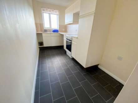 Methwyn Close**Close to Train Station**Two Bedrooms**, Image 2