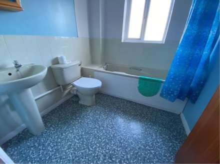 Methwyn Close**Close to Train Station**Two Bedrooms**, Image 6