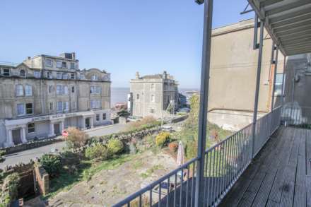 Upper Kewstoke Road**Spacious Ground Floor Flat**Balcony with Sea Views**, Image 2