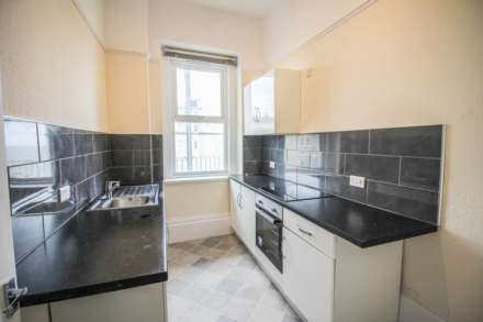 Upper Kewstoke Road**Spacious Ground Floor Flat**Balcony with Sea Views**, Image 5
