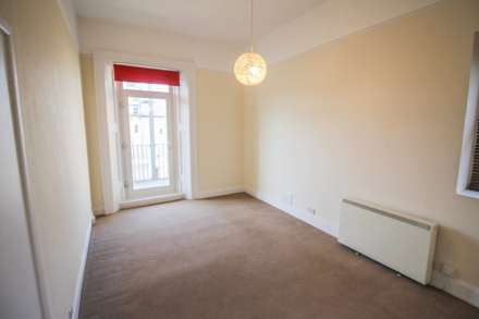 Upper Kewstoke Road**Spacious Ground Floor Flat**Balcony with Sea Views**, Image 7