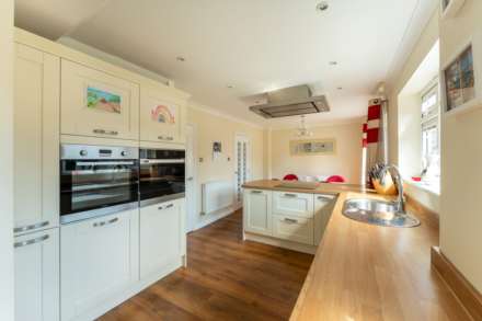Bluebell Road, Wick St Lawrence - Perfect Family Home, Image 9