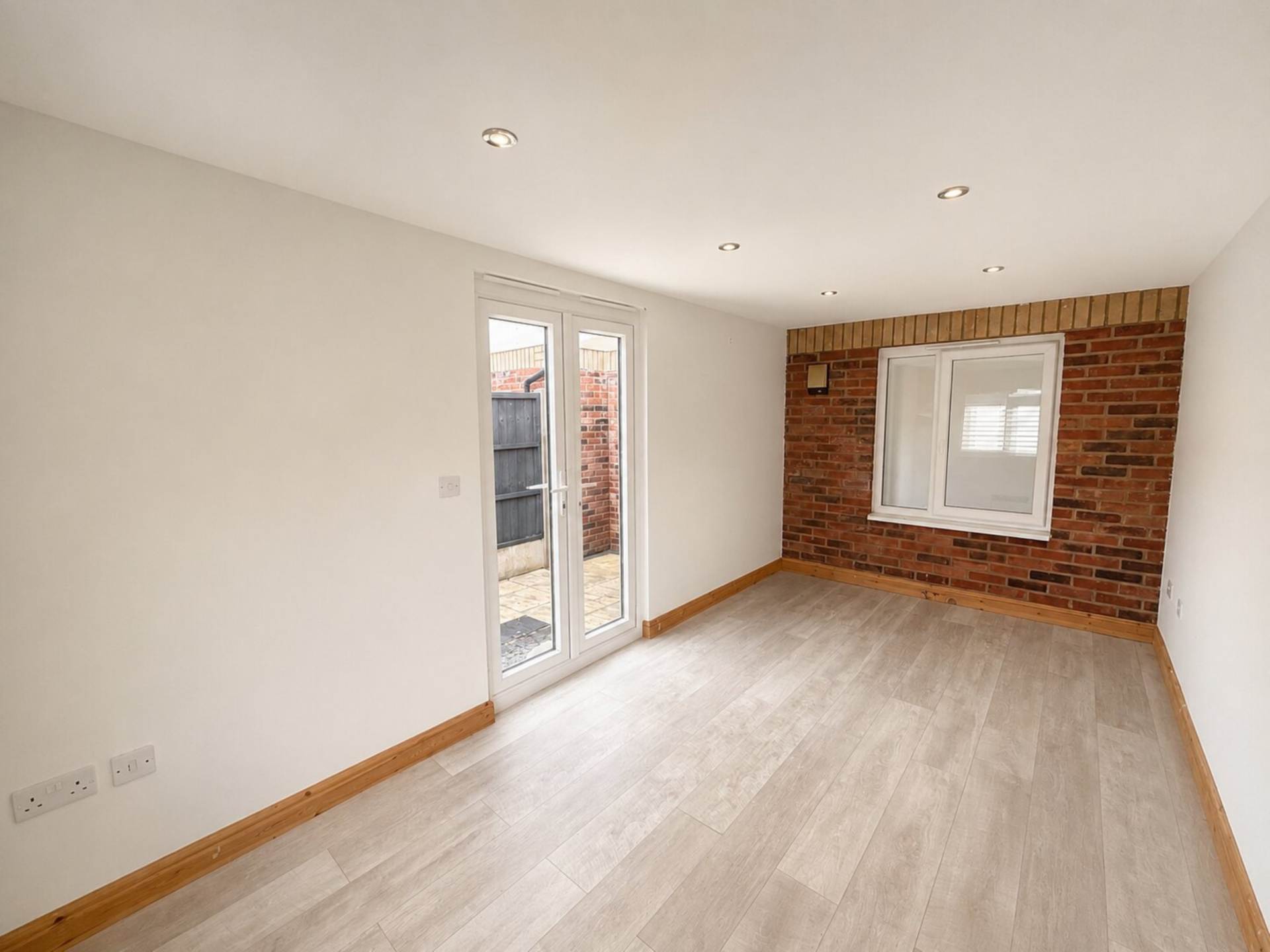 Nin Court, Worle, Image 8