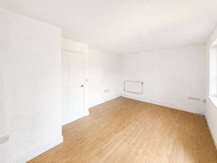 Nin Court, Worle, Image 10