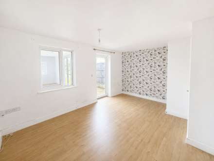Nin Court, Worle, Image 4