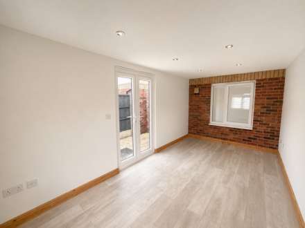 Nin Court, Worle, Image 8