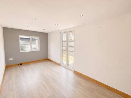 Nin Court, Worle, Image 9