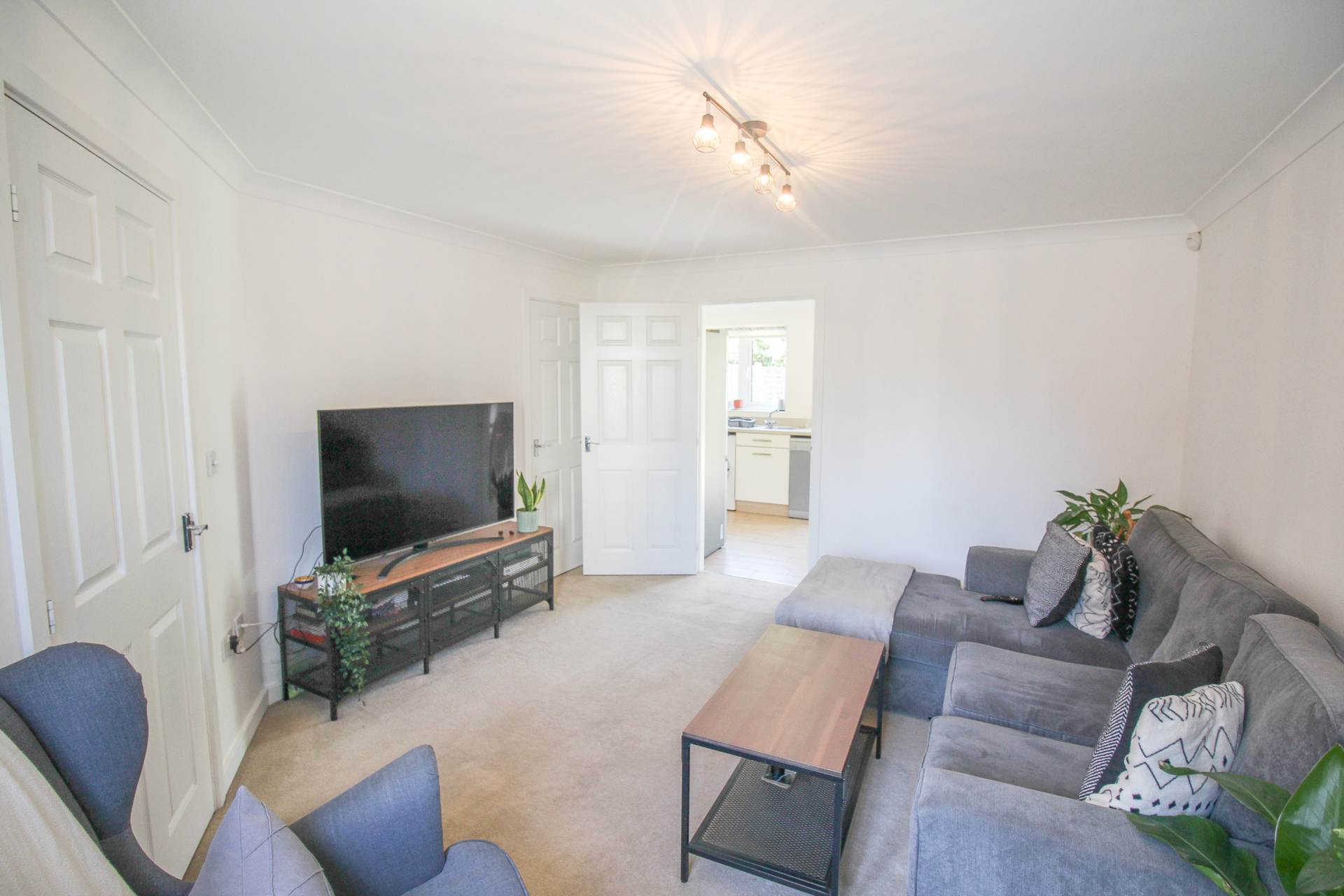 Diamond Batch**Worle**Beautifully Presented**Large Garden**, Image 6