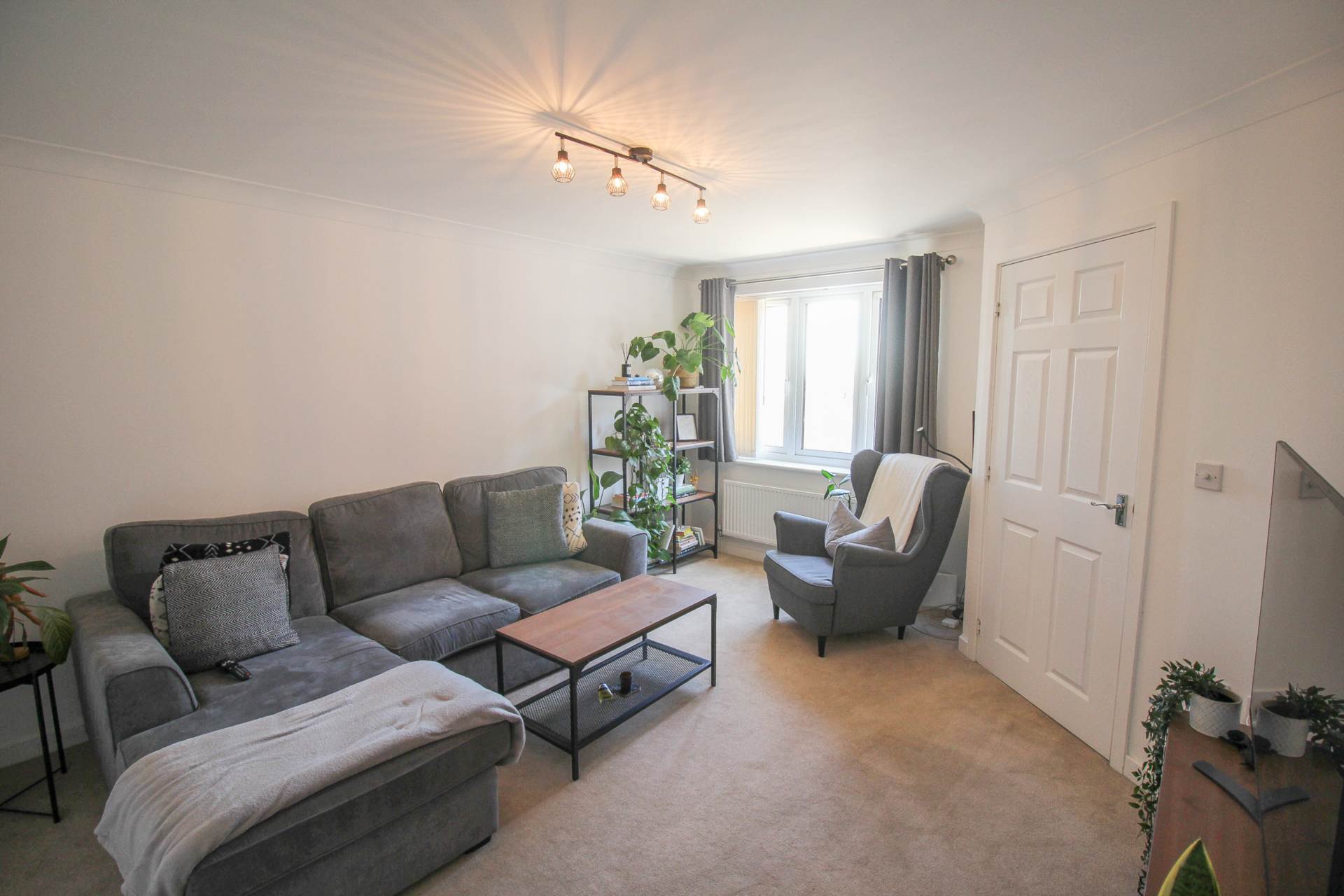 Diamond Batch**Worle**Beautifully Presented**Large Garden**, Image 7