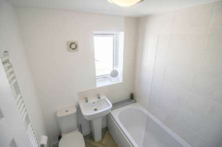 Diamond Batch**Worle**Beautifully Presented**Large Garden**, Image 17