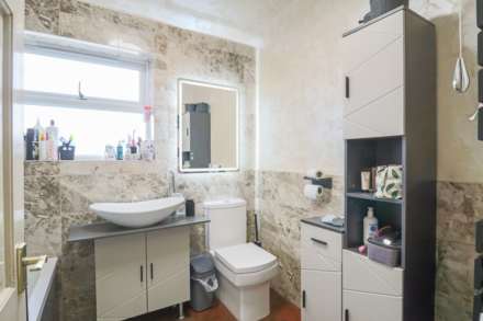Brighton Road, South Ward - Modern Maisonette Flat, Image 12