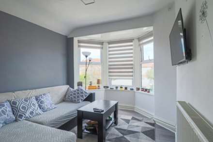 Brighton Road, South Ward - Modern Maisonette Flat, Image 2