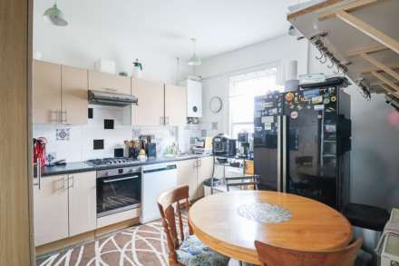Brighton Road, South Ward - Modern Maisonette Flat, Image 4