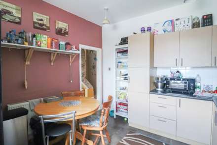 Brighton Road, South Ward - Modern Maisonette Flat, Image 5