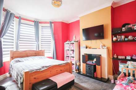 Brighton Road, South Ward - Modern Maisonette Flat, Image 6